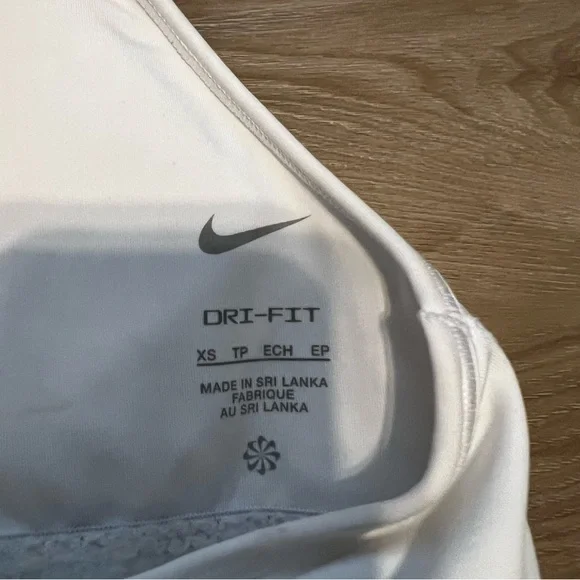 Nike Swoosh Bra. White Size XSmall. New with Tags. - Picture 9 of 14
